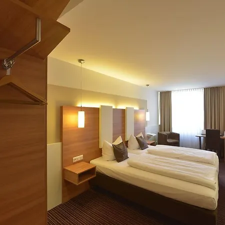 クリスタル ホテル 4*